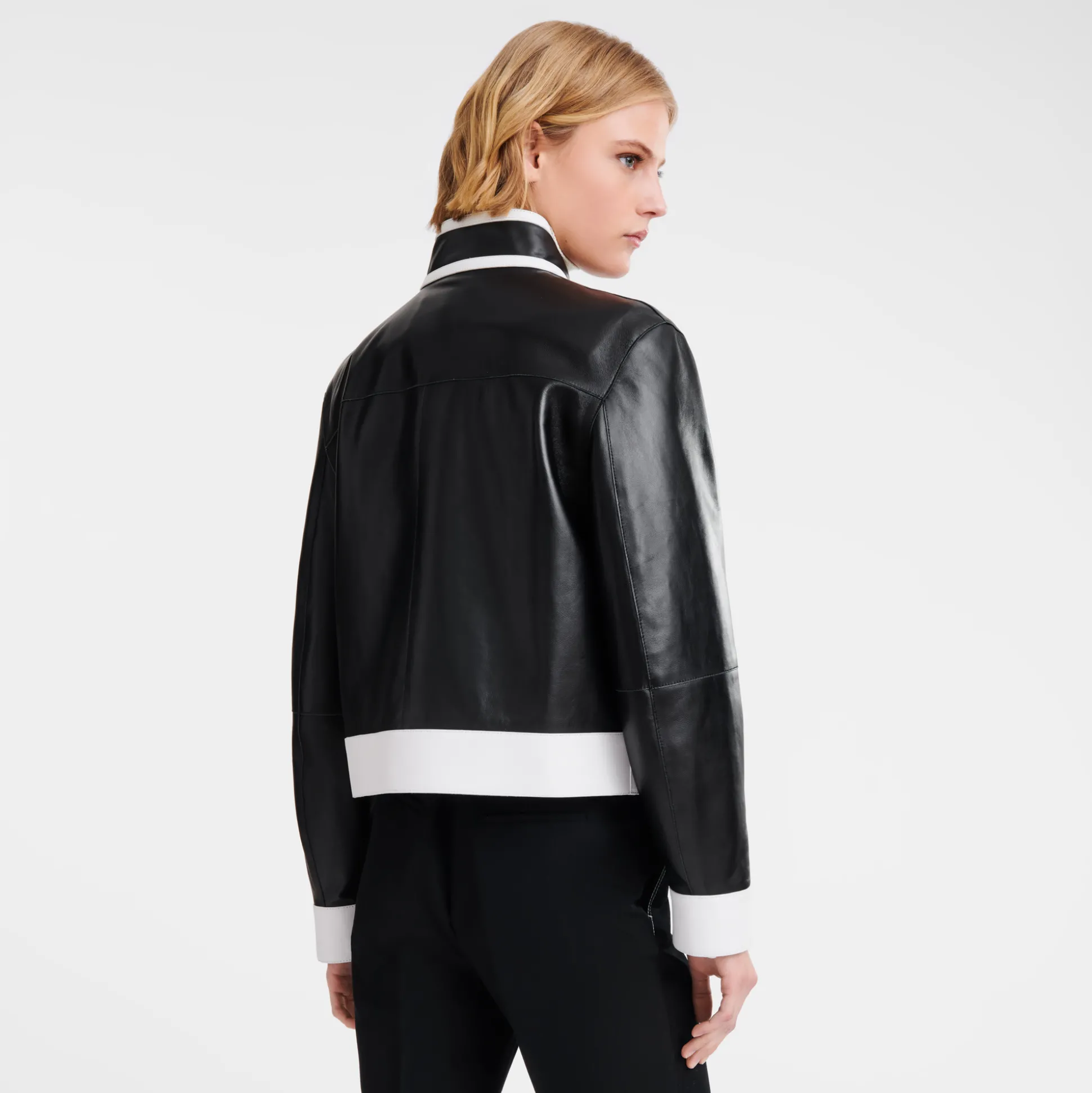kurzer_blouson_aus_leder_2.webp Longchamp Kurzer Blouson aus Leder^Damen Mäntel & Jacken