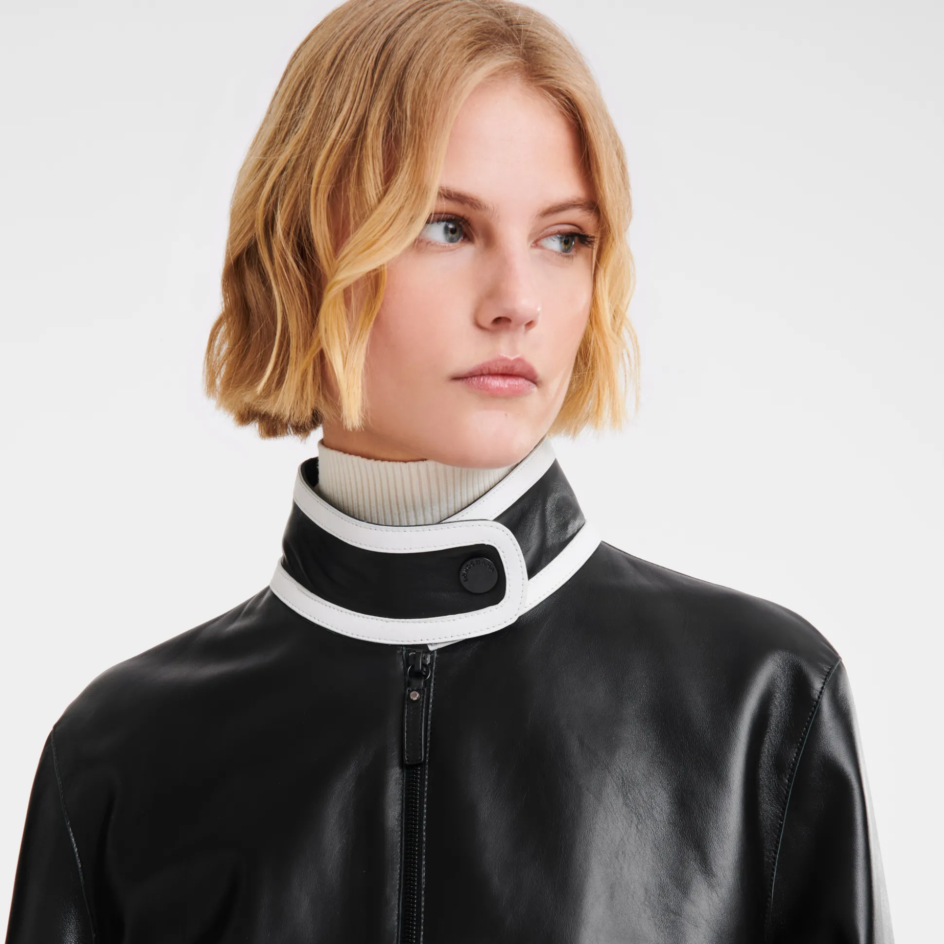 kurzer_blouson_aus_leder_4.webp Longchamp Kurzer Blouson aus Leder^Damen Mäntel & Jacken