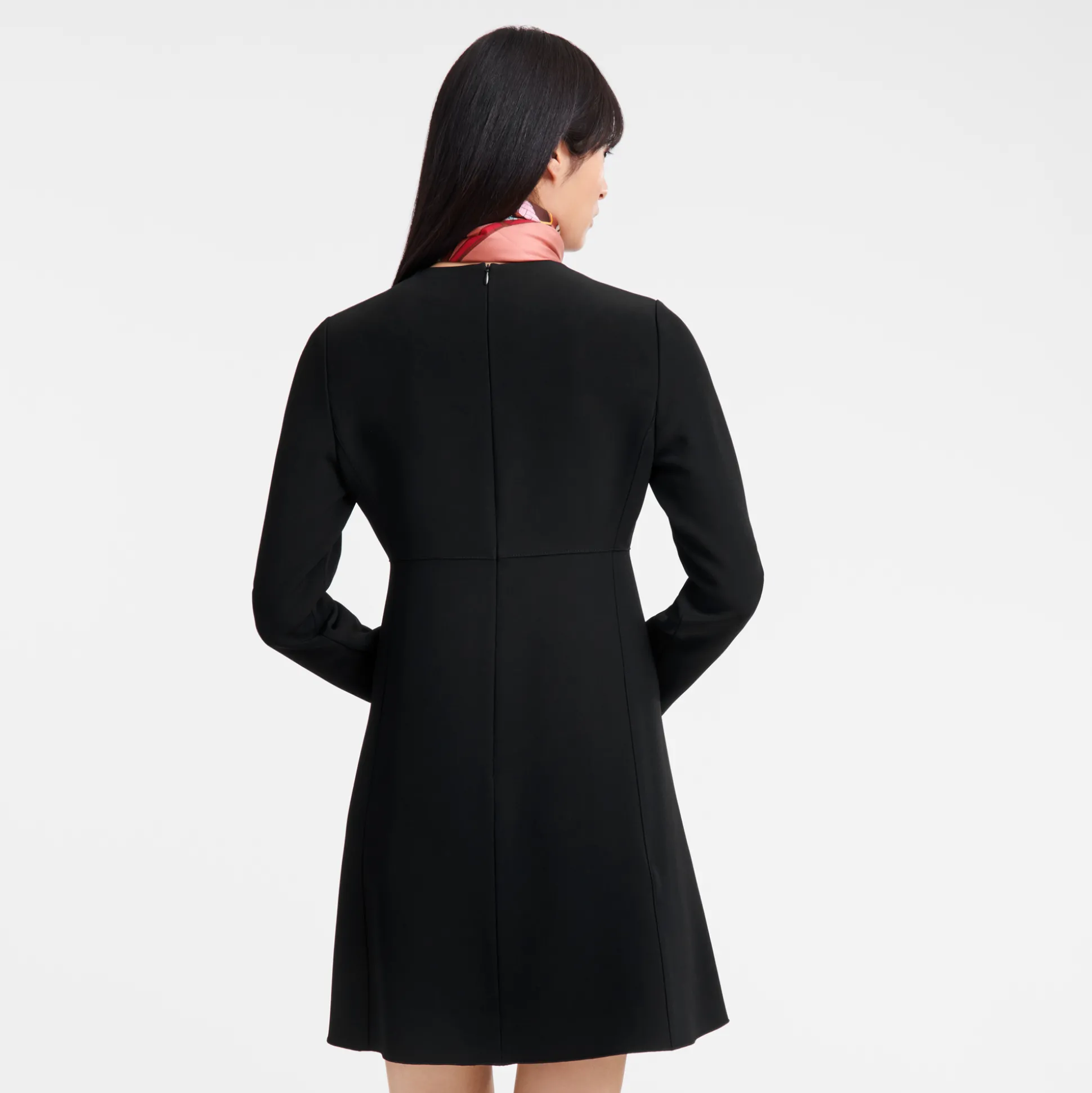 kurzes_kleid_mit_cutout_mit_logomotiv_2.webp Longchamp Kurzes Kleid mit Cut-Out mit Logo-Motiv^Damen Kleider & Röcke