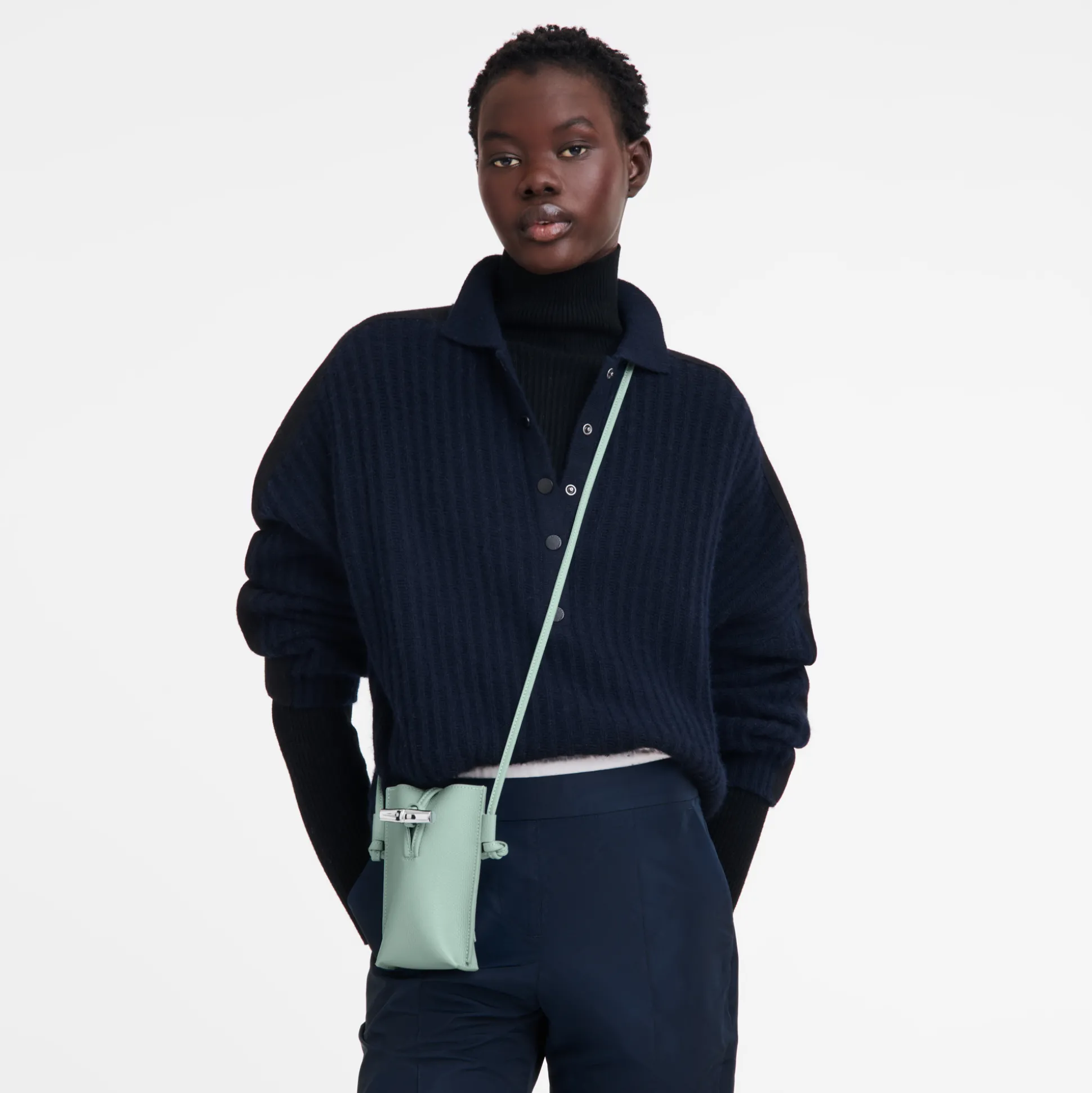 mobiltelefonetui_mit_lederbndchen_1-7.webp Longchamp Mobiltelefon-Etui mit Lederbändchen^Damen Aktentaschen & Etuis | Handytasche