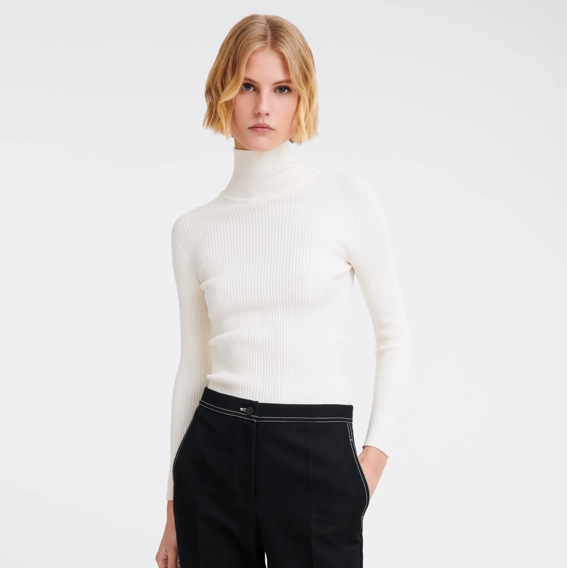 taillierter_pullover_mit_hohem_kragen_1-1.webp Longchamp Taillierter Pullover mit hohem Kragen^Damen Tops & Blusen | Strick