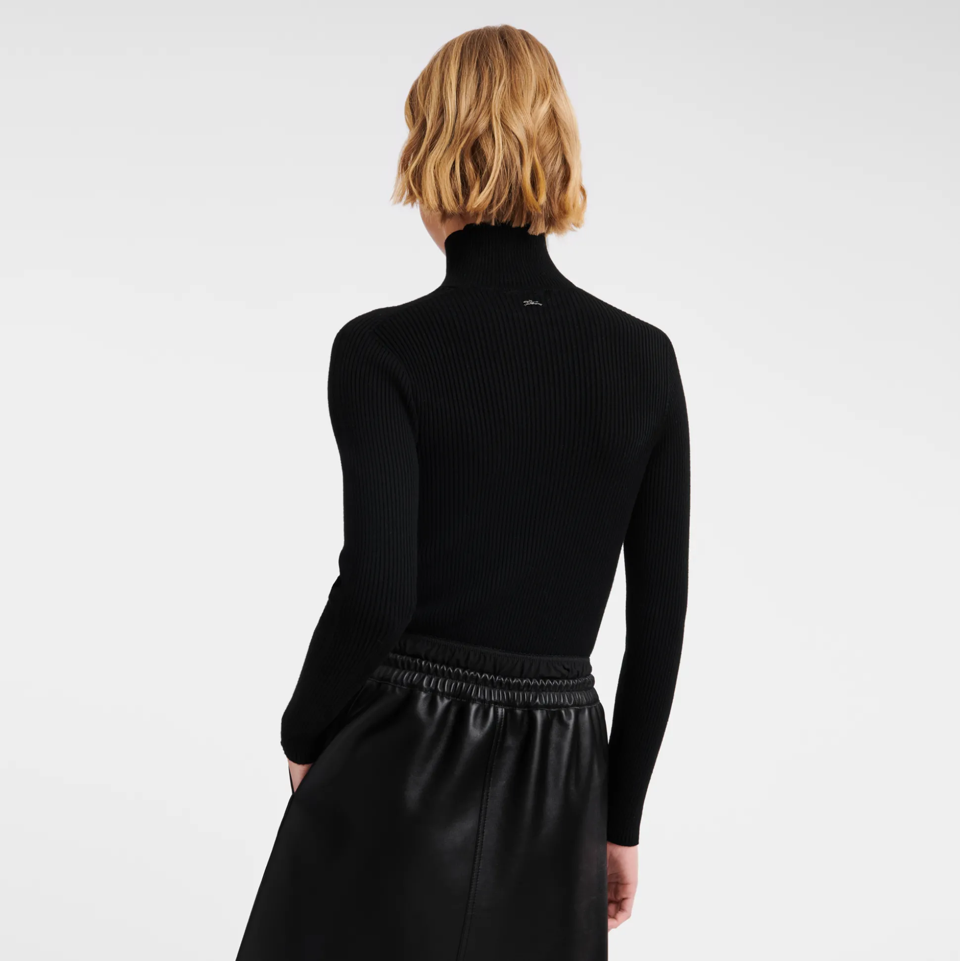 taillierter_pullover_mit_hohem_kragen_2.webp Longchamp Taillierter Pullover mit hohem Kragen^Damen Tops & Blusen | Strick